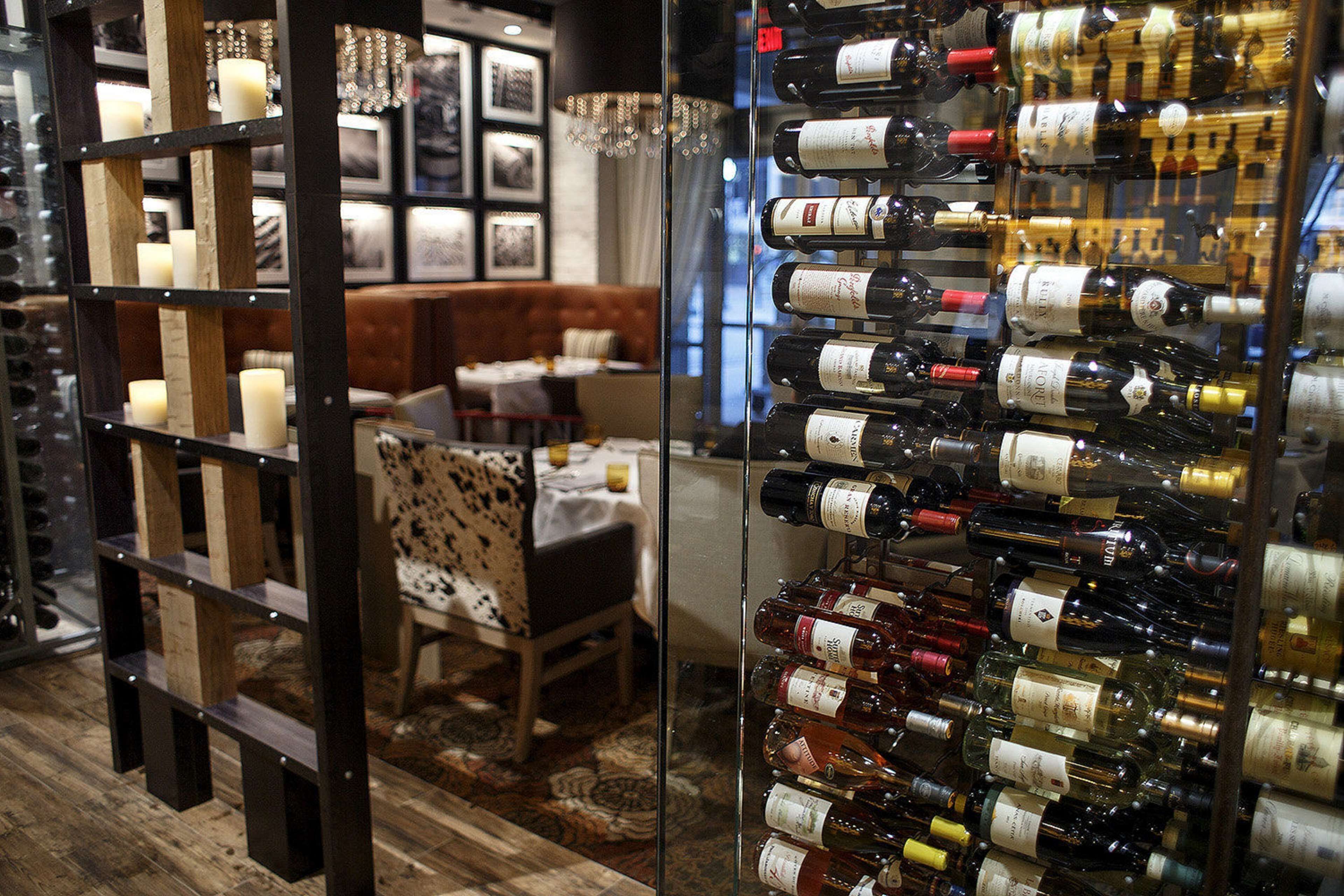 2 restaurants, breakfast served