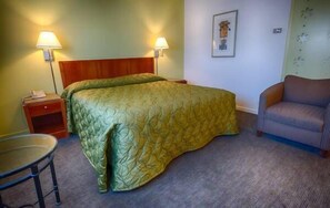 办公桌、遮光窗帘、熨斗/熨衣板、免费 WiFi