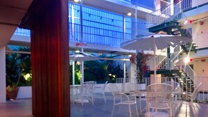 Terrace/patio - Oasis Inn (San Francisco)