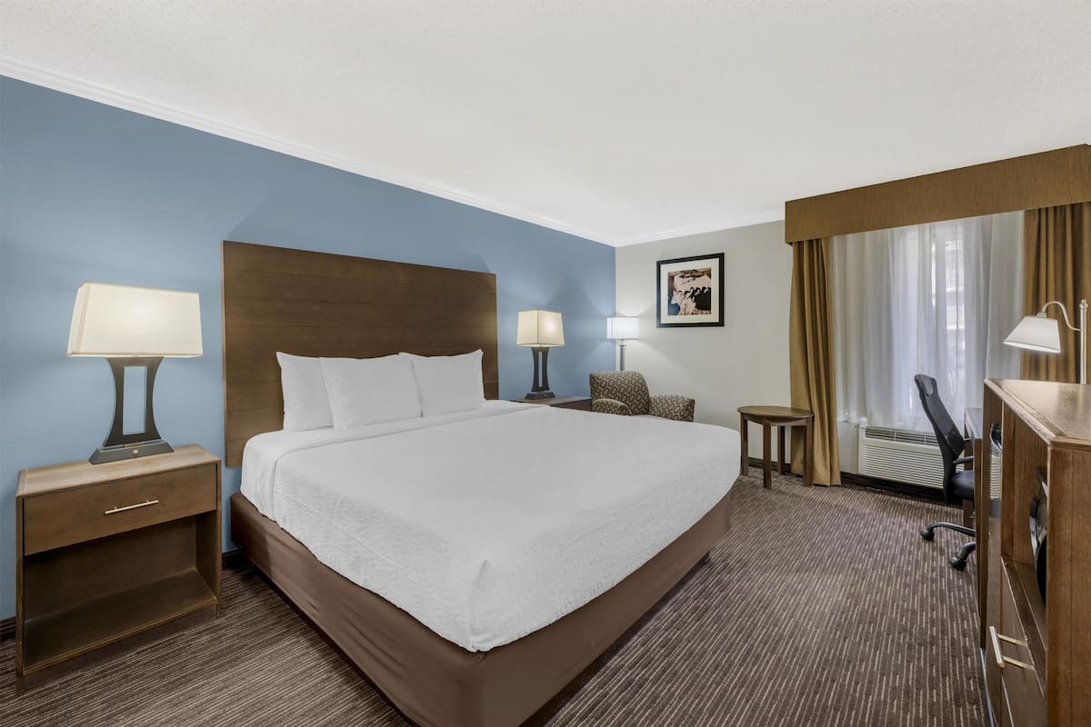 Pillow-top beds, individually decorated, individually furnished, desk