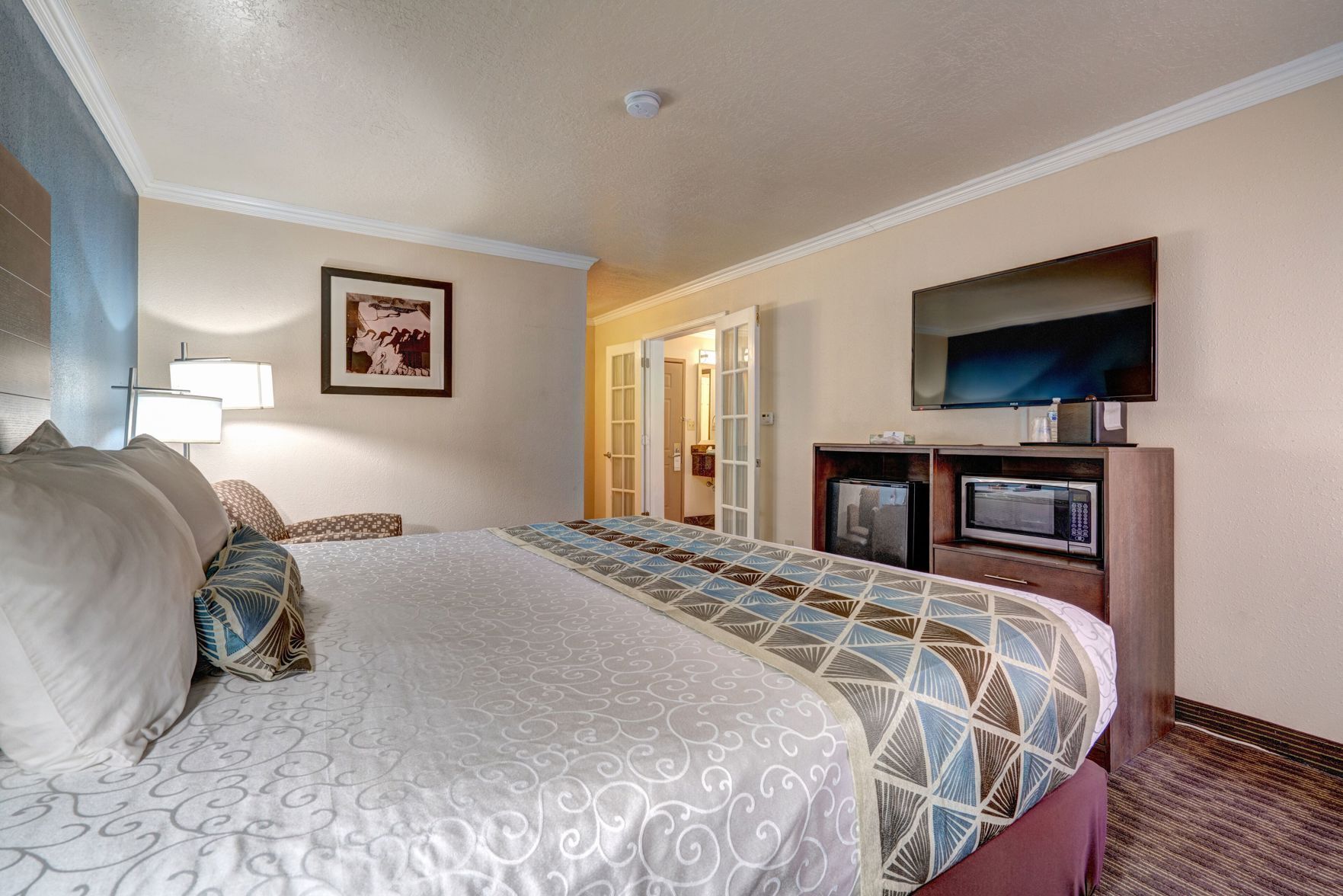 Pillow-top beds, individually decorated, individually furnished, desk