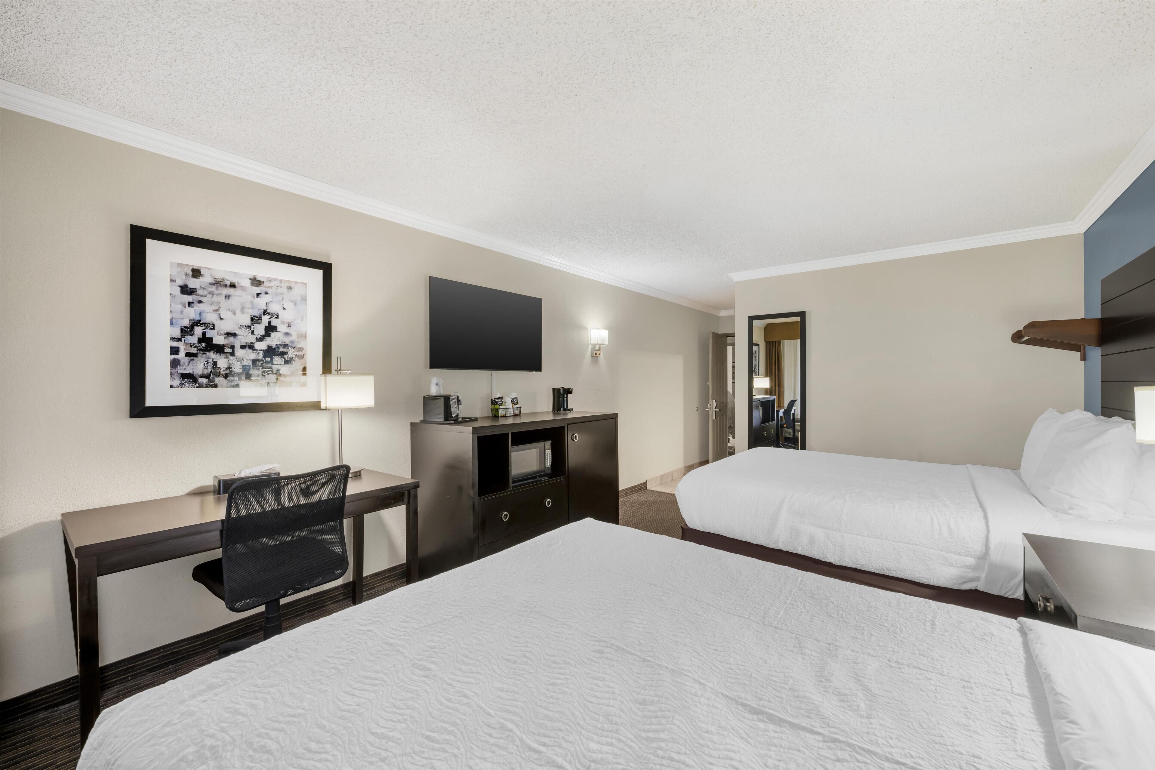 Standard Room, 2 Queen Beds, Accessible, Bathtub