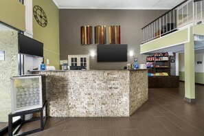 Lobby - Best Western Airport Albuquerque InnSuites Hotel & Suites (Albuquerque)