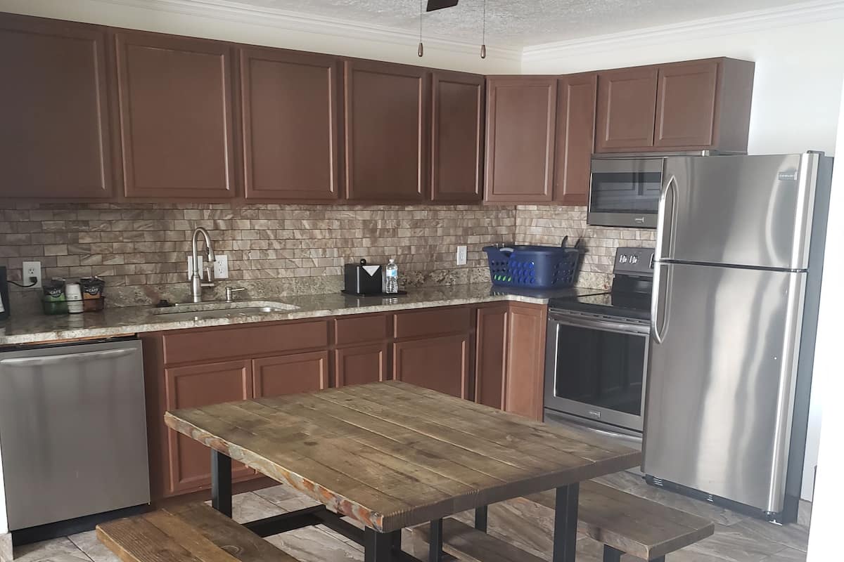 suite, 1 king bed with sofa bed, non smoking, kitchen (with sofabed) | private kitchen | microwave, coffee/tea maker