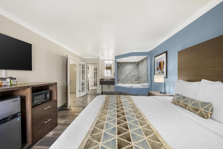 Suite, 1 King Bed with Sofa bed, Non Smoking, Jetted Tub (with Sofabed) | Pillowtop beds, individually decorated, individually furnished, desk. Best Western Airport Albuquerque InnSuites Hotel & Suites