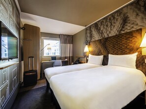 Standaard kamer, 2 eenpersoonsbedden | Luxe beddengoed, een kluis op de kamer, een bureau, geluiddichte muren