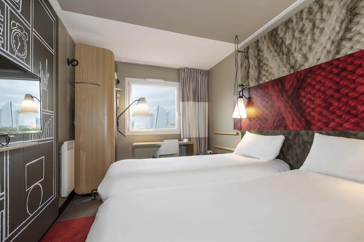 Standard Room, 2 Twin Beds | Premium bedding, in-room safe, desk, soundproofing