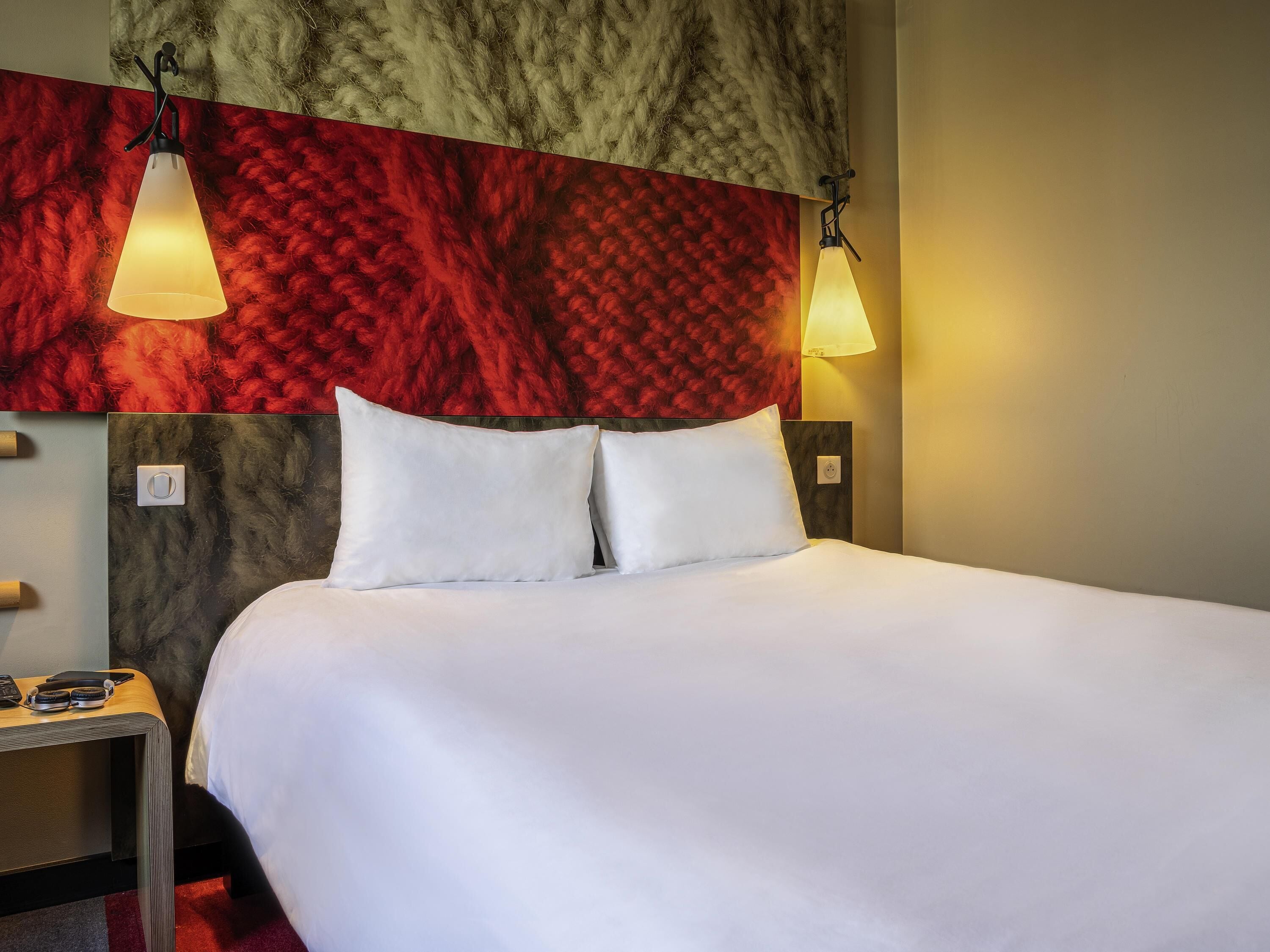 Hochwertige Bettwaren, Zimmersafe, Schreibtisch, schallisolierte Zimmer