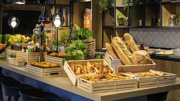 Petit déjeuner buffet servi tous les jours en supplément