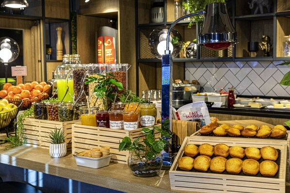 Daily buffet breakfast (EUR 13.90 per person)