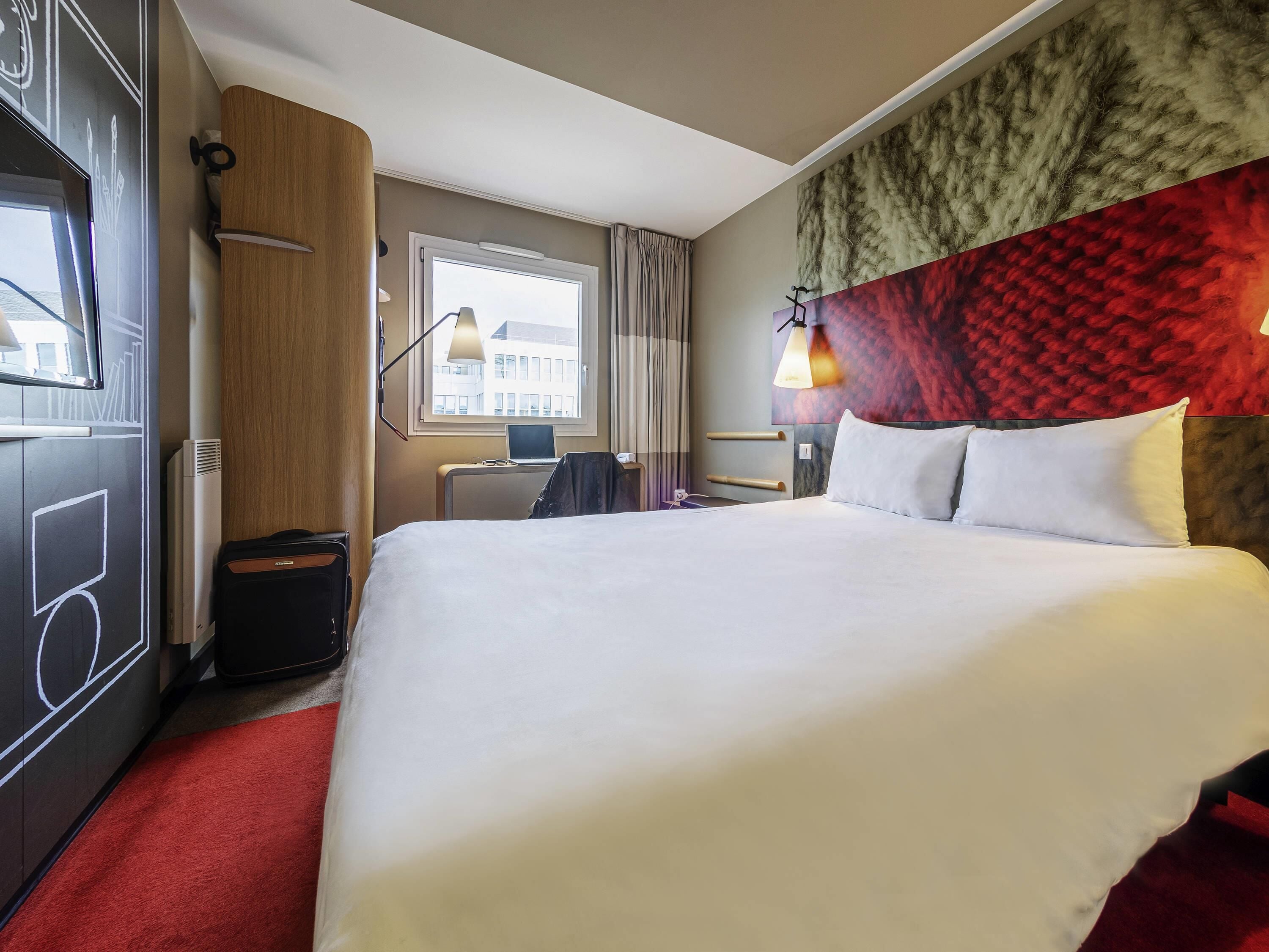 Premium bedding, in-room safe, desk, soundproofing