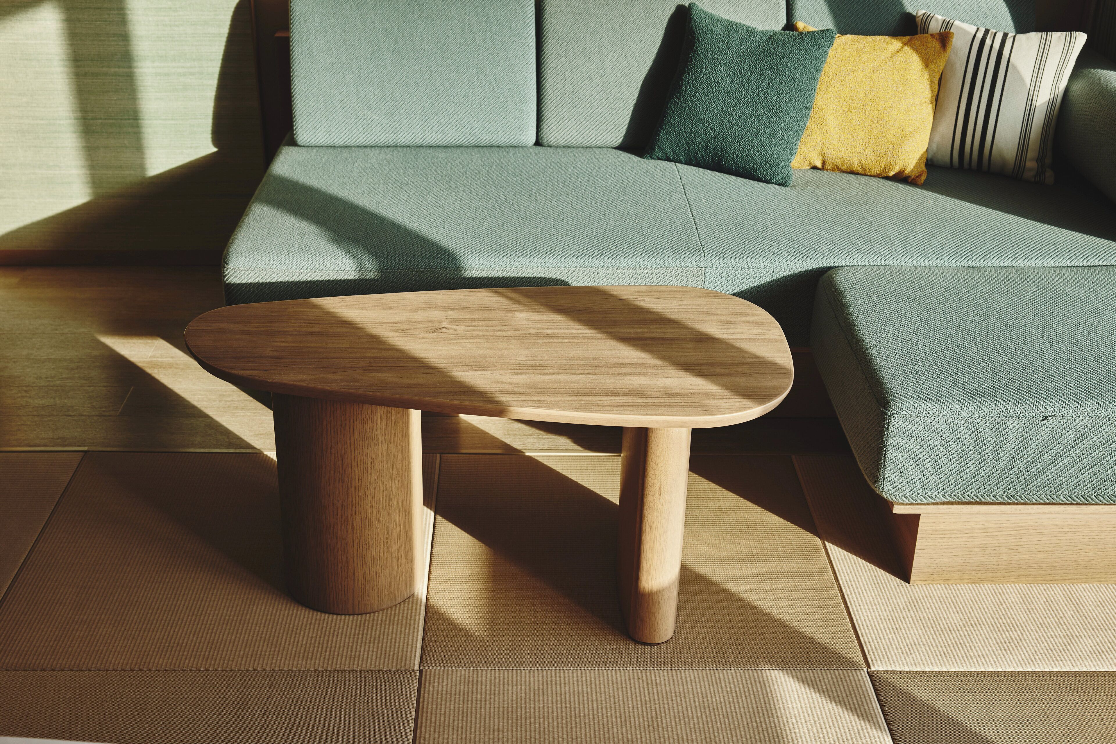 Bộ đồ giường cao cấp, chăn bông, minibar, két bảo mật tại phòng 