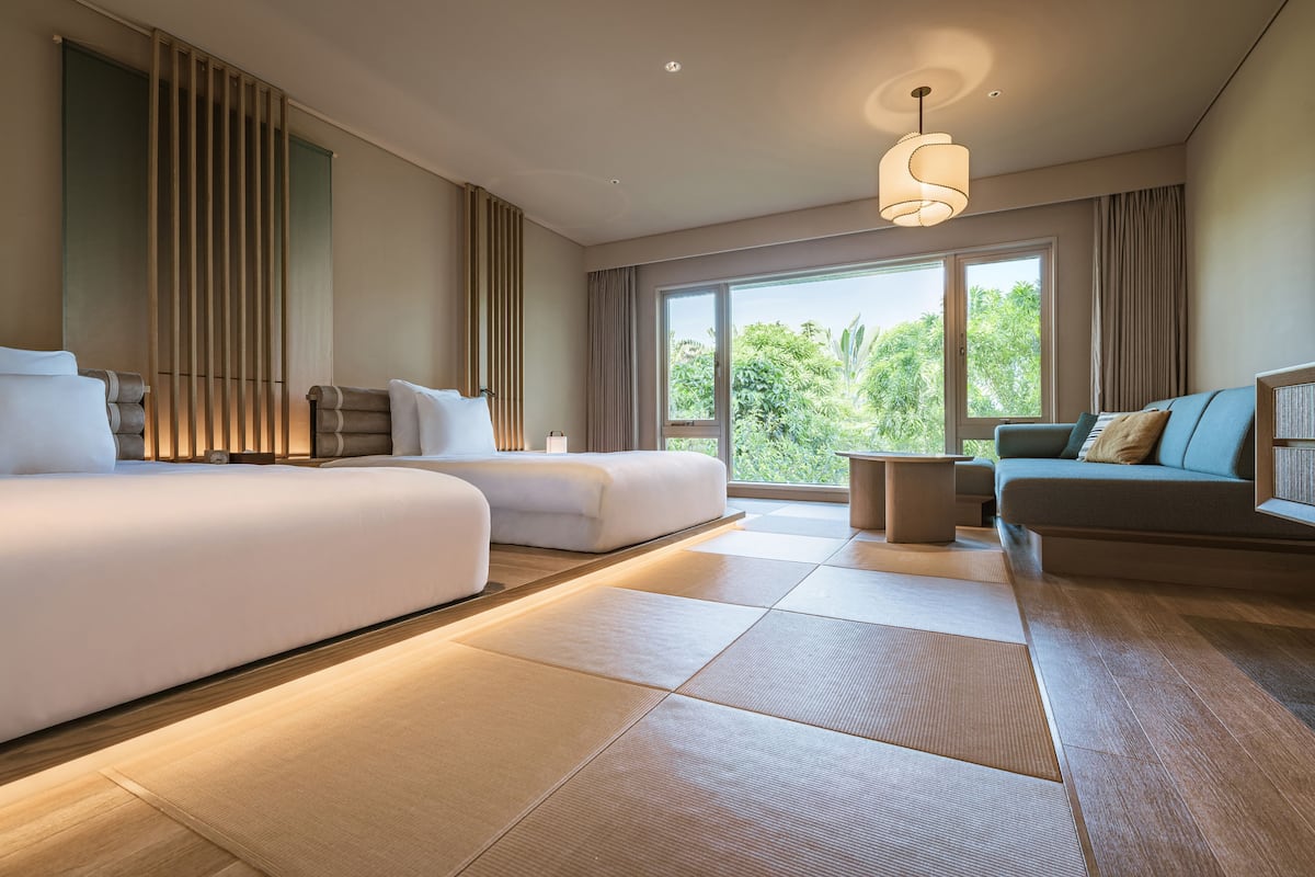 Premium bedding, down comforters, minibar, in-room safe