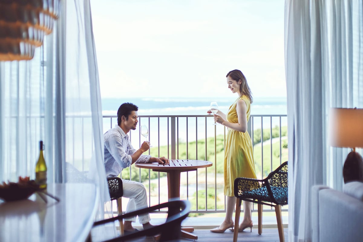 Suite Club, 2 habitaciones (Club Wing, Club Benefits) | Ropa de cama de alta calidad, edredón y minibar