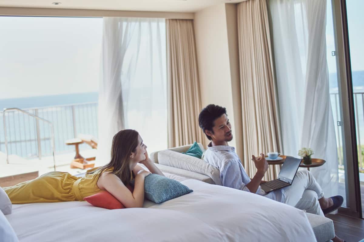 Club-sviitti, 2 makuuhuonetta (Club Wing, Club Benefits) | Ylelliset vuodevaatteet, untuvapeitot, minibaari, tallelokero huoneessa