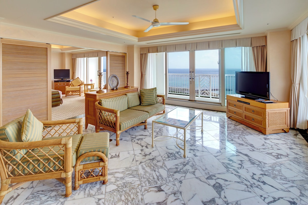 Suite, 1 habitación (Ocean Wing, Horizon) | Ropa de cama de alta calidad, edredón y minibar