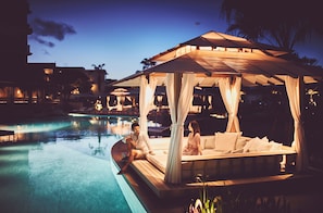 Indoor pool, 3 outdoor pools, pool umbrellas
