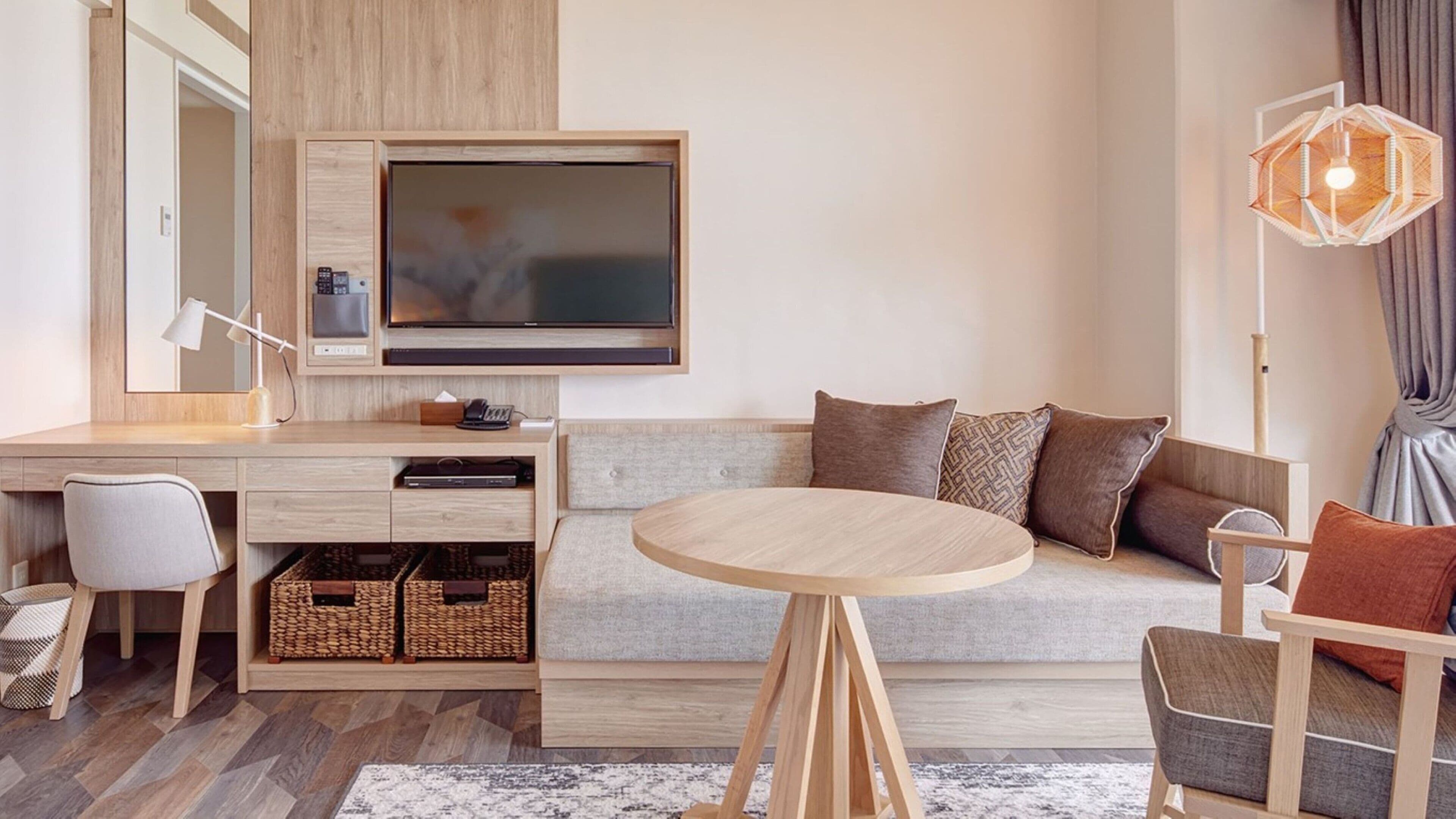 Premium bedding, down comforters, minibar, in-room safe