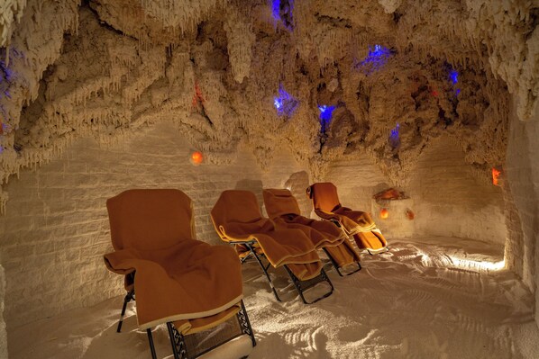 Sauna, hot tub, steam room, body treatments, hydrotherapy, aromatherapy