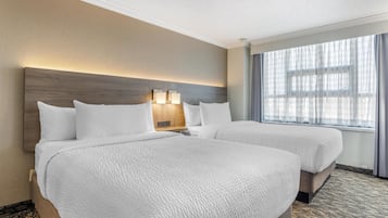 Suite, 2 Double Beds, Non Smoking, Kitchen (with Sofabed, Full Kitchen) | In-room safe, desk, laptop workspace, iron/ironing board