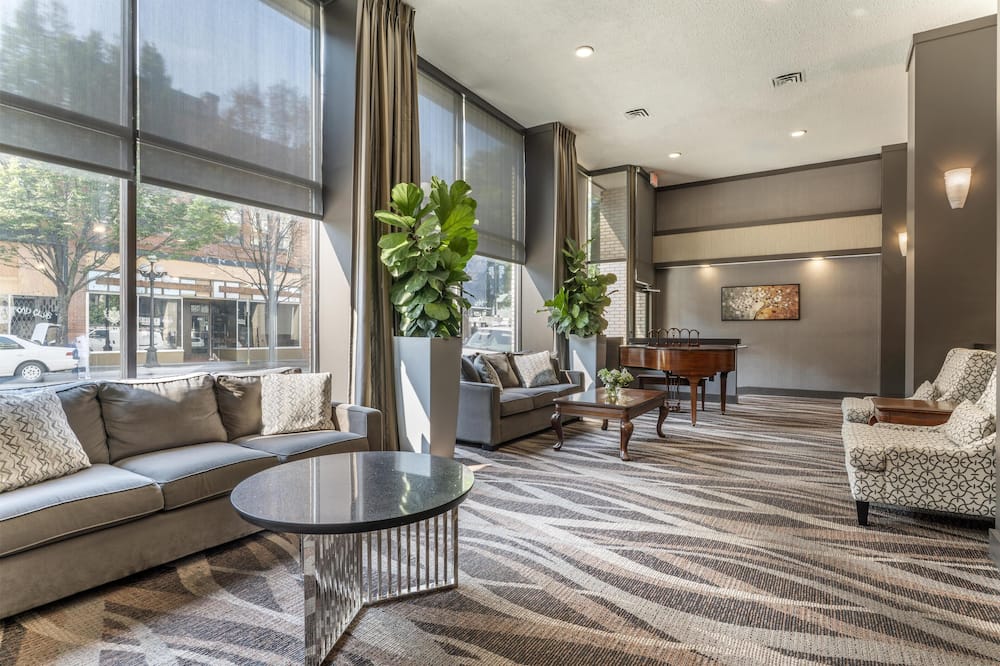 Best Western Plus Carlton Plaza Hotel