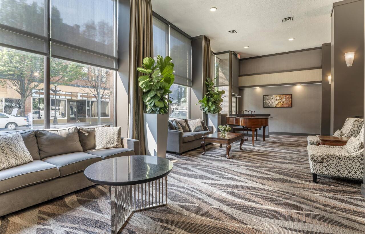 Best Western Plus Carlton Plaza Hotel