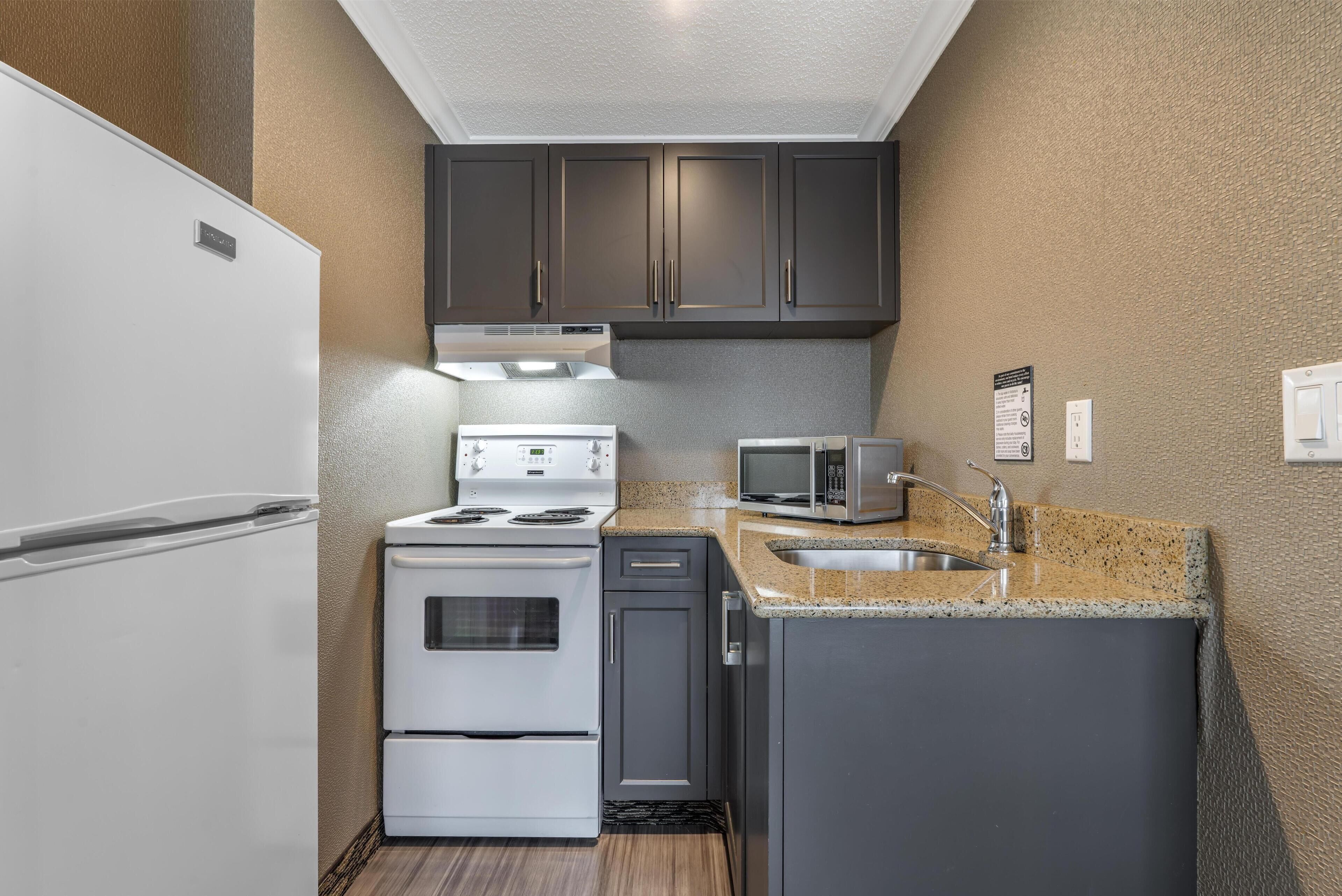 Caja de seguridad en la habitación y escritorio 