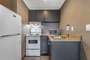 Suite, 2 lits doubles, non-fumeurs, cuisine (with Sofabed, Full Kitchen) | Coffres-forts dans les chambres, bureau