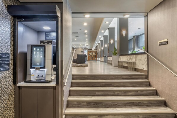 Lobby - Best Western Plus Carlton Plaza Hotel (Victoria)