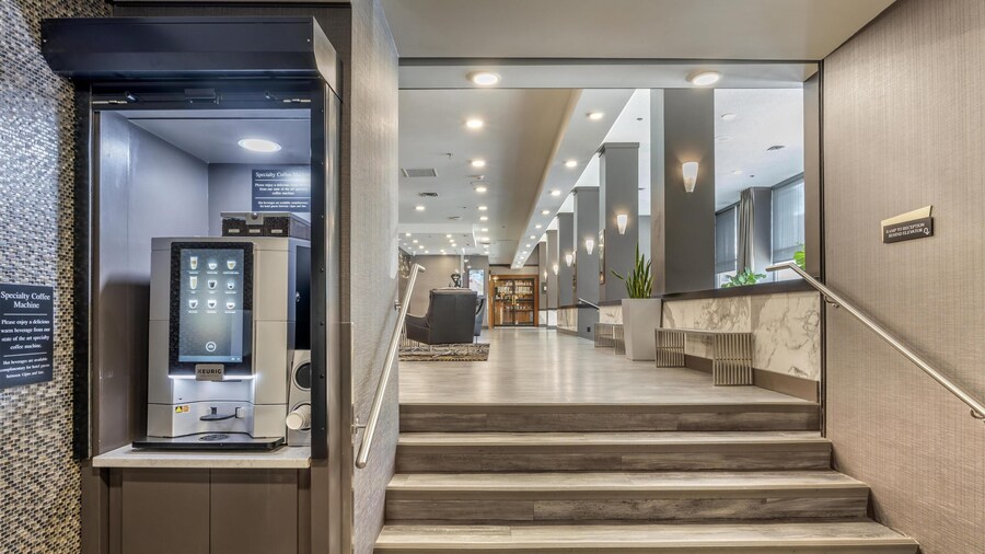 Best Western Plus Carlton Plaza Hotel