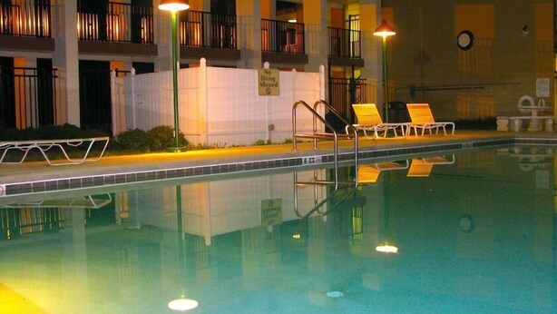 Outdoor pool - Toscana Suites (Kissimmee)