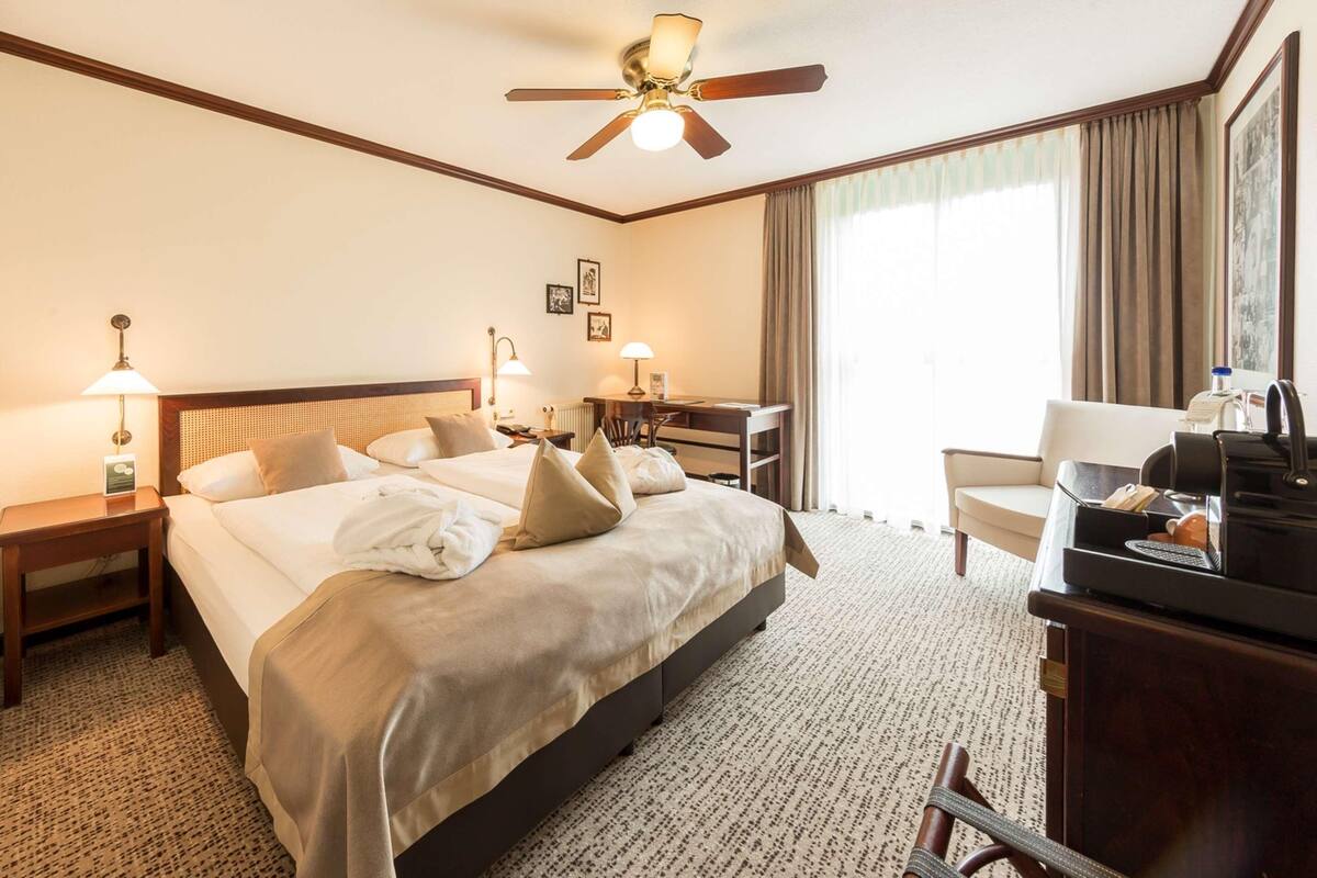 Hypo-allergenic bedding, in-room safe, desk, laptop workspace