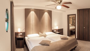 Junior Suite | Hypo-allergenic bedding available, in-room safe, desk, laptop workspace - MAXX Hotel Jena (Jena)
