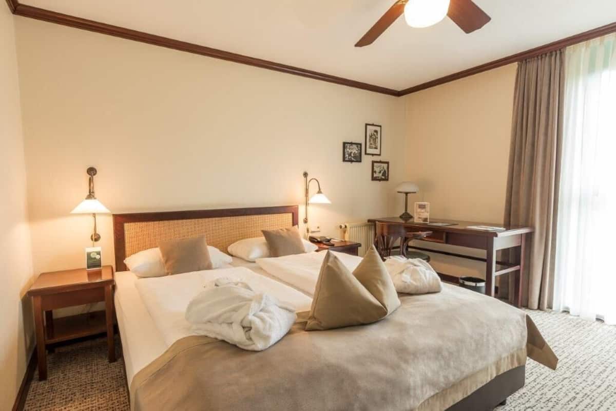 Business Double Room | Hypo-allergenic bedding, in-room safe, desk, laptop workspace