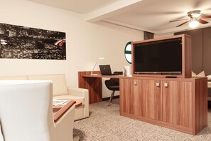Hypo-allergenic bedding, in-room safe, desk, laptop workspace