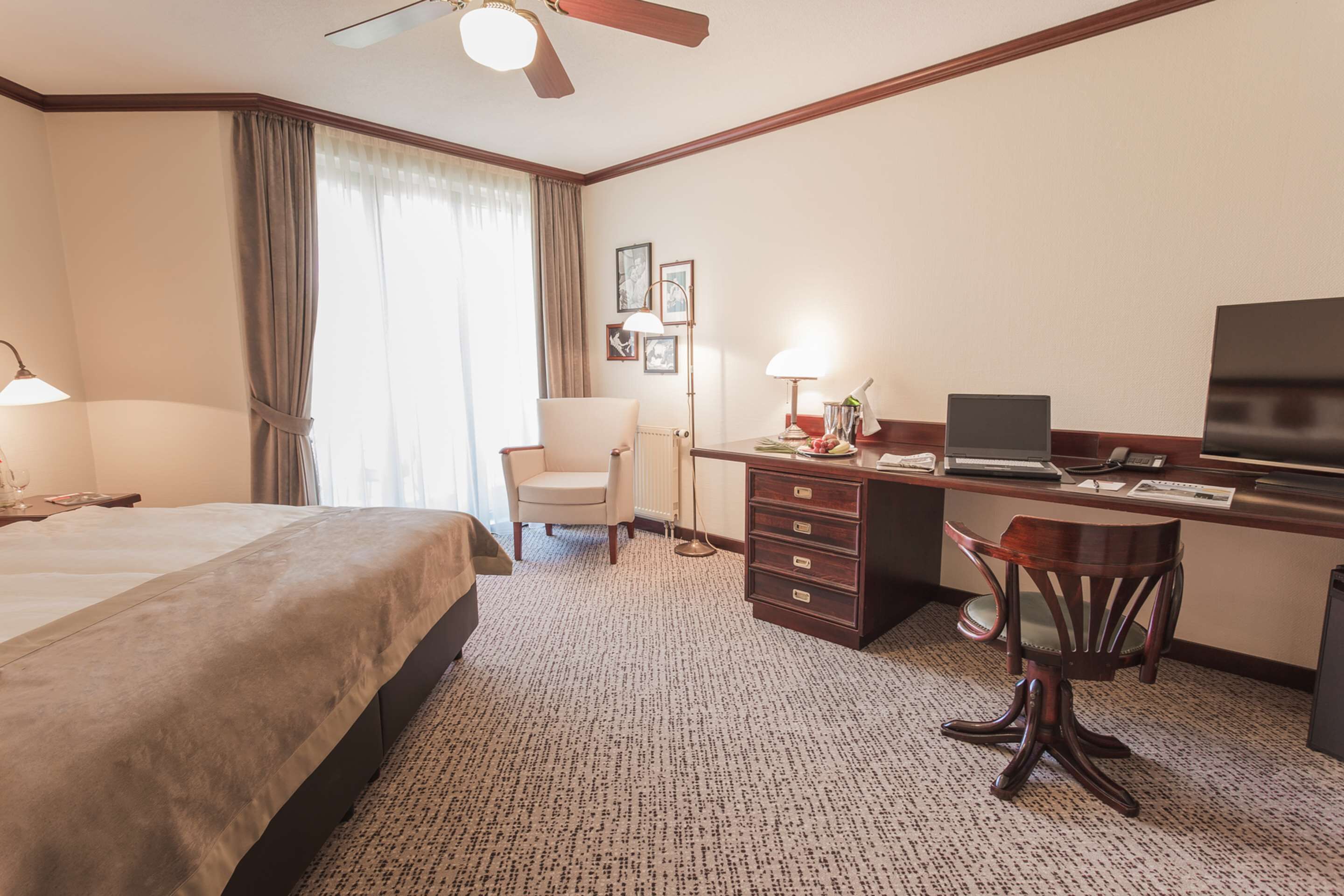 hypo-allergenic bedding, in-room safe, desk, laptop workspace