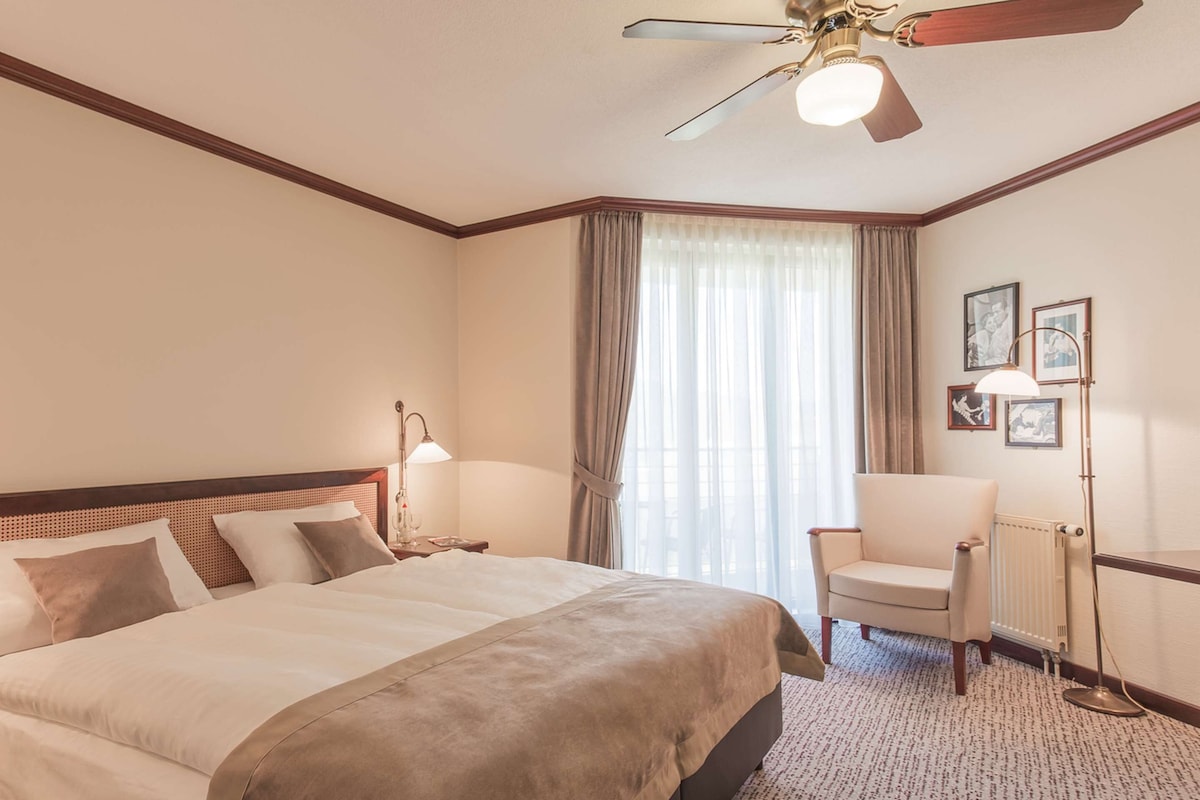 Hypo-allergenic bedding available, in-room safe, desk, laptop workspace
