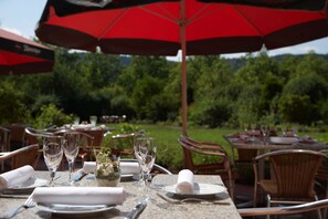 Souper servi sur place, restaurant en plein air 