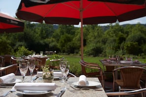 Souper servi sur place, restaurant en plein air