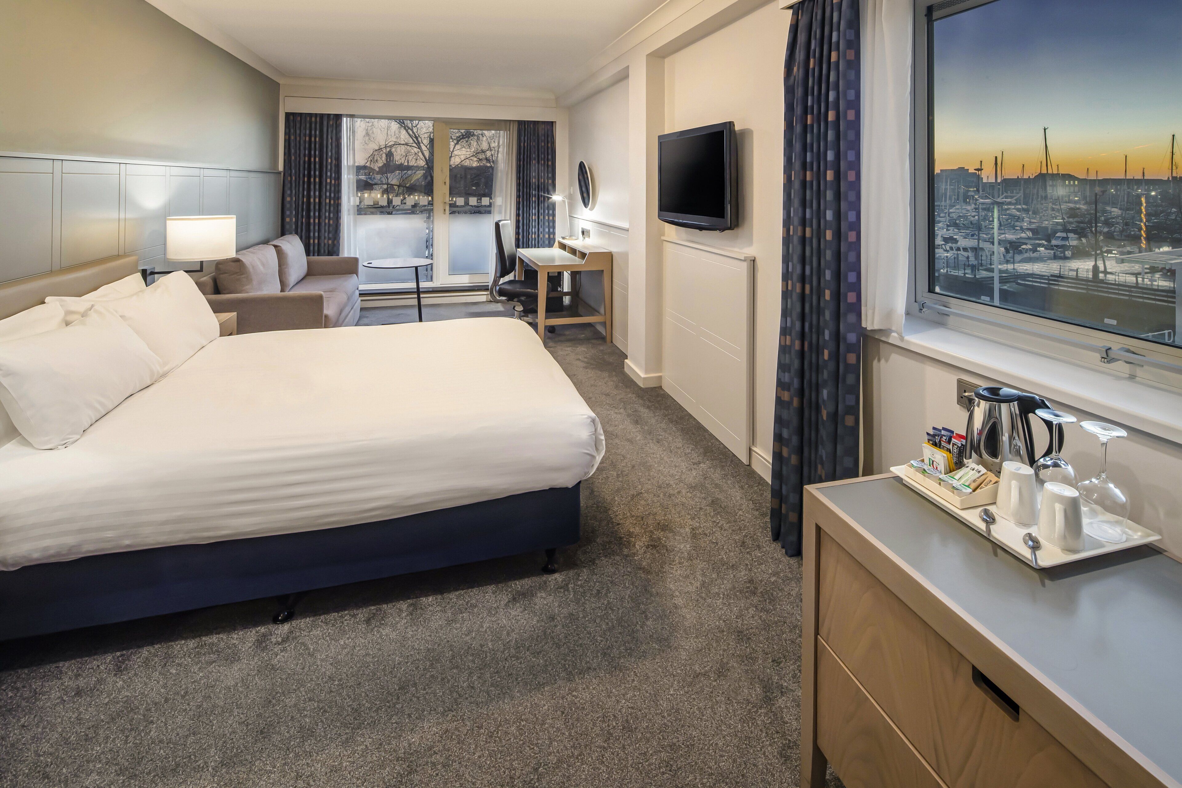 premium room, 1 queen bed with sofa bed | 1 bedroom, hypo-allergenic bedding, in-room safe, desk