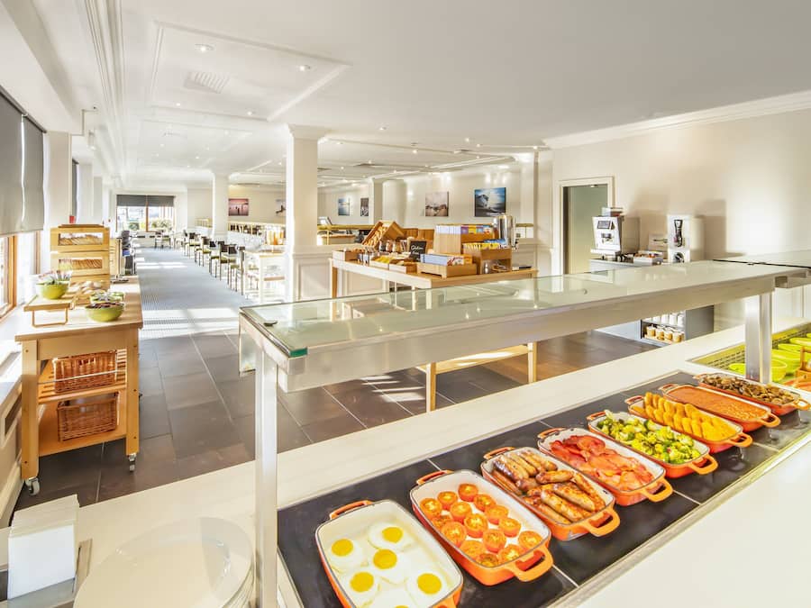 Sarapan lengkap setiap hari (GBP 16.95 per orang)