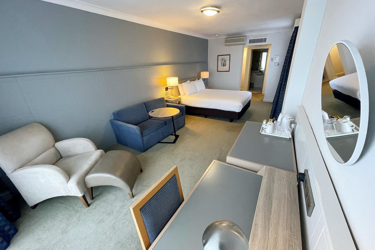 Hypo-allergenic bedding available, in-room safe, desk, laptop workspace