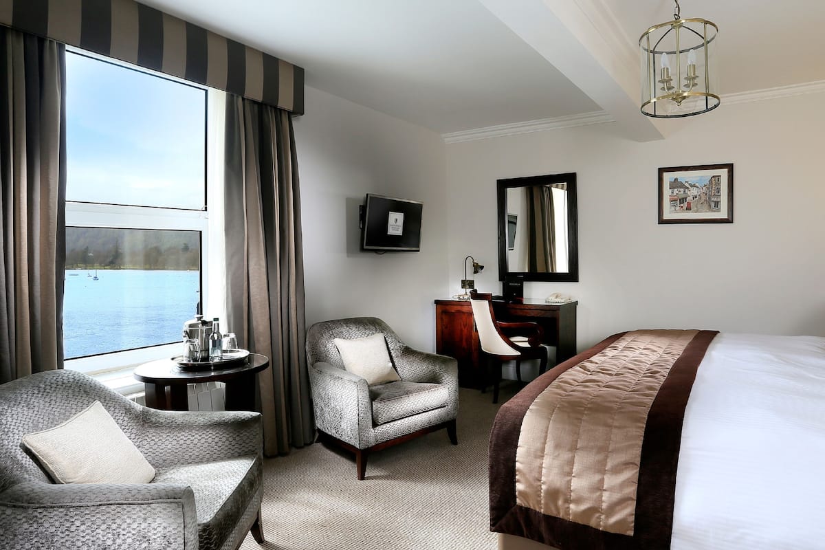 premium bedding, in-room safe, desk, blackout curtains