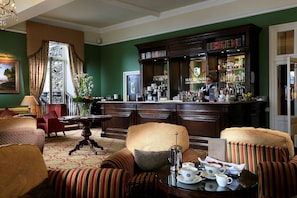 Bar (on property) - Macdonald Old England Hotel & Spa (Windermere)