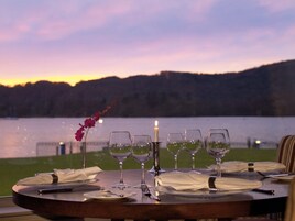 Breakfast, dinner served; British cuisine, garden views 