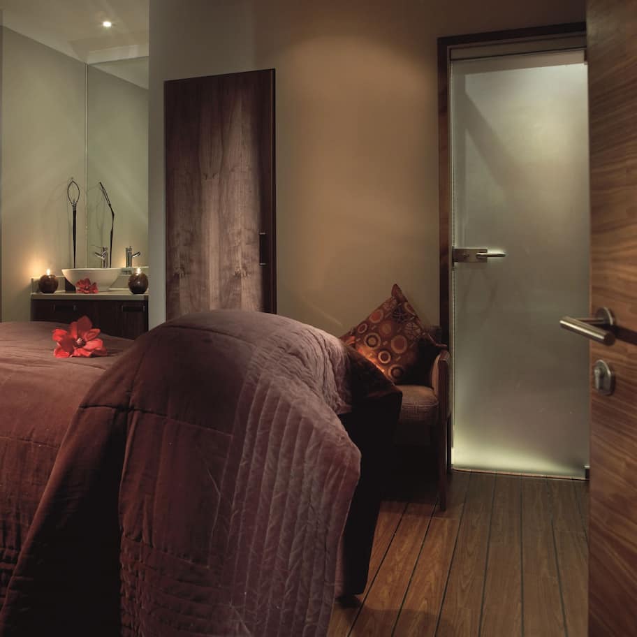 Couples treatment rooms, sauna, steam room, body treatments