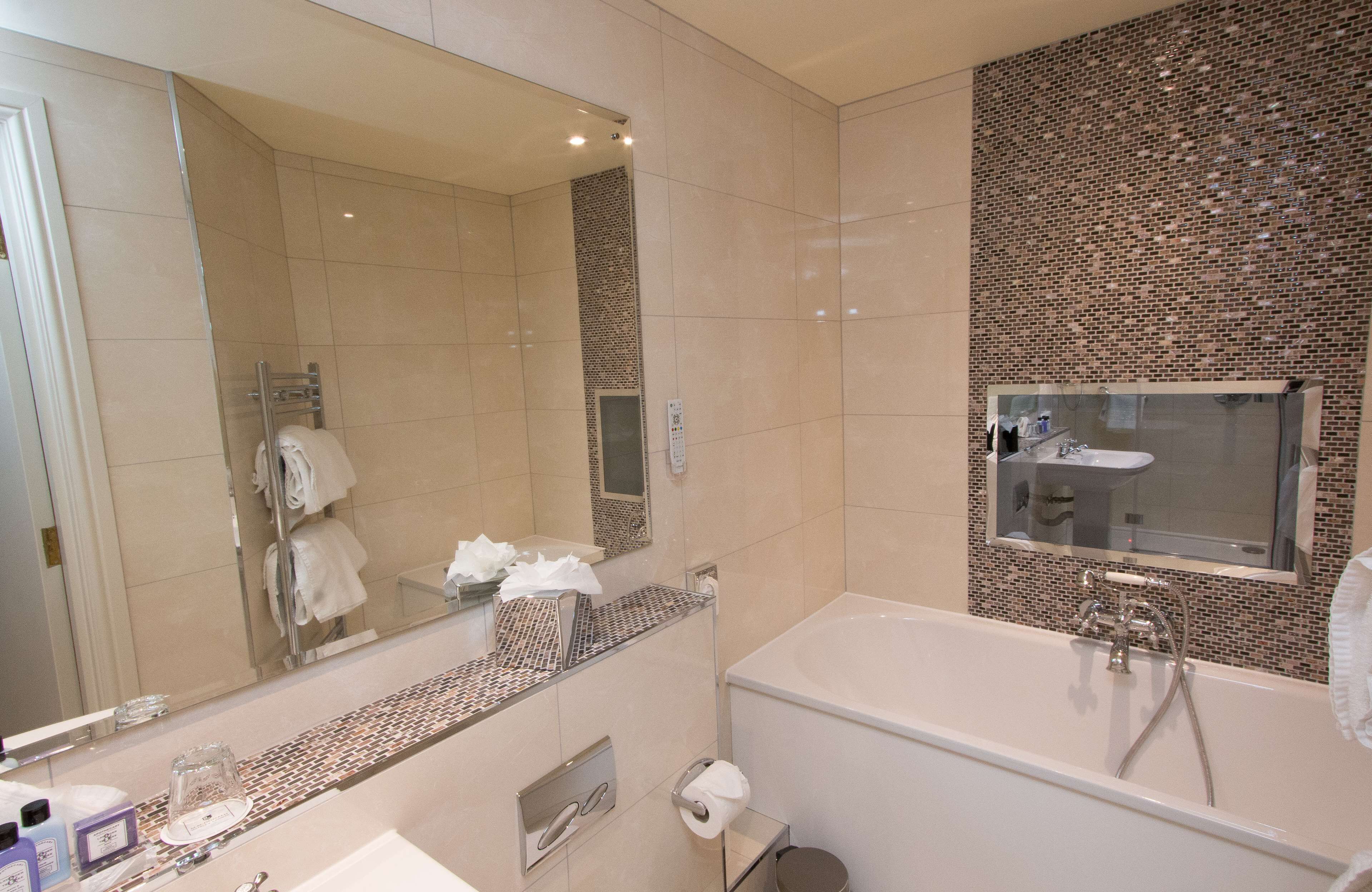 superior suite, 1 double bed | bathroom | free toiletries, hair dryer, slippers, towels