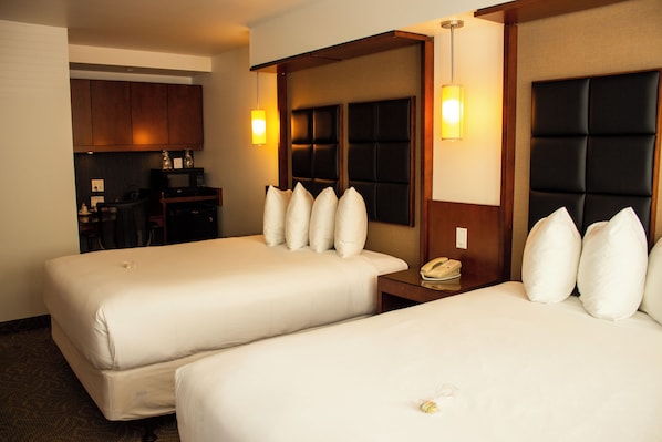 Deluxe Room, 2 Queen Beds, Jetted Tub