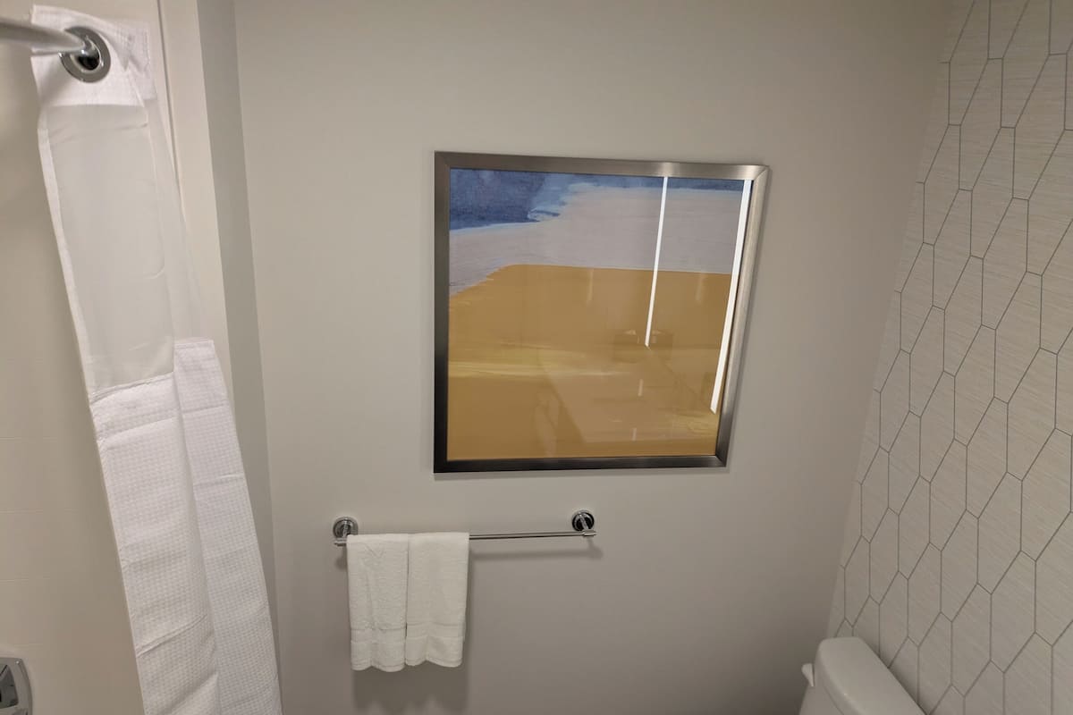 Amenidades de baño gratuitas, secadora de cabello, toallas, jabón