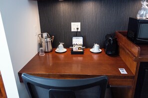 Deluxe Room, 1 King Bed, Jetted Tub